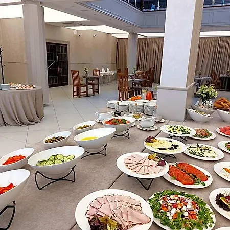Hotel Queen 3*