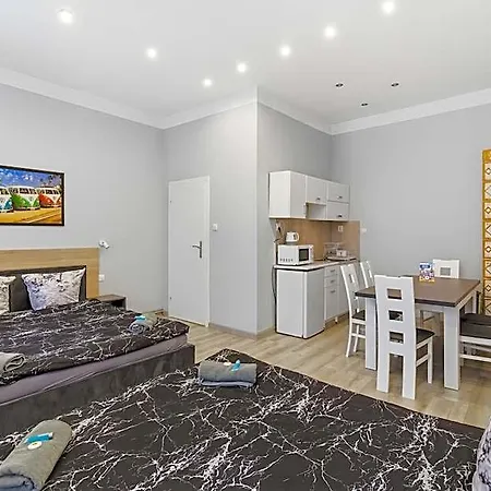Queen Hotel 3*
