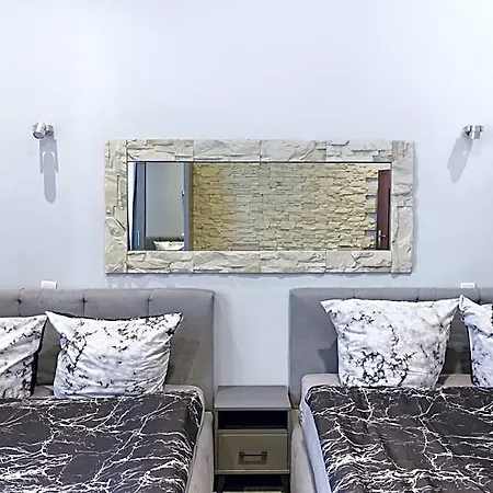 Queen Hotel 3*