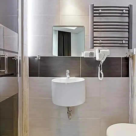Queen Hotel 3*